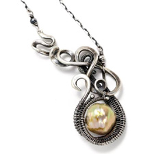 entangled pendant-pearl
